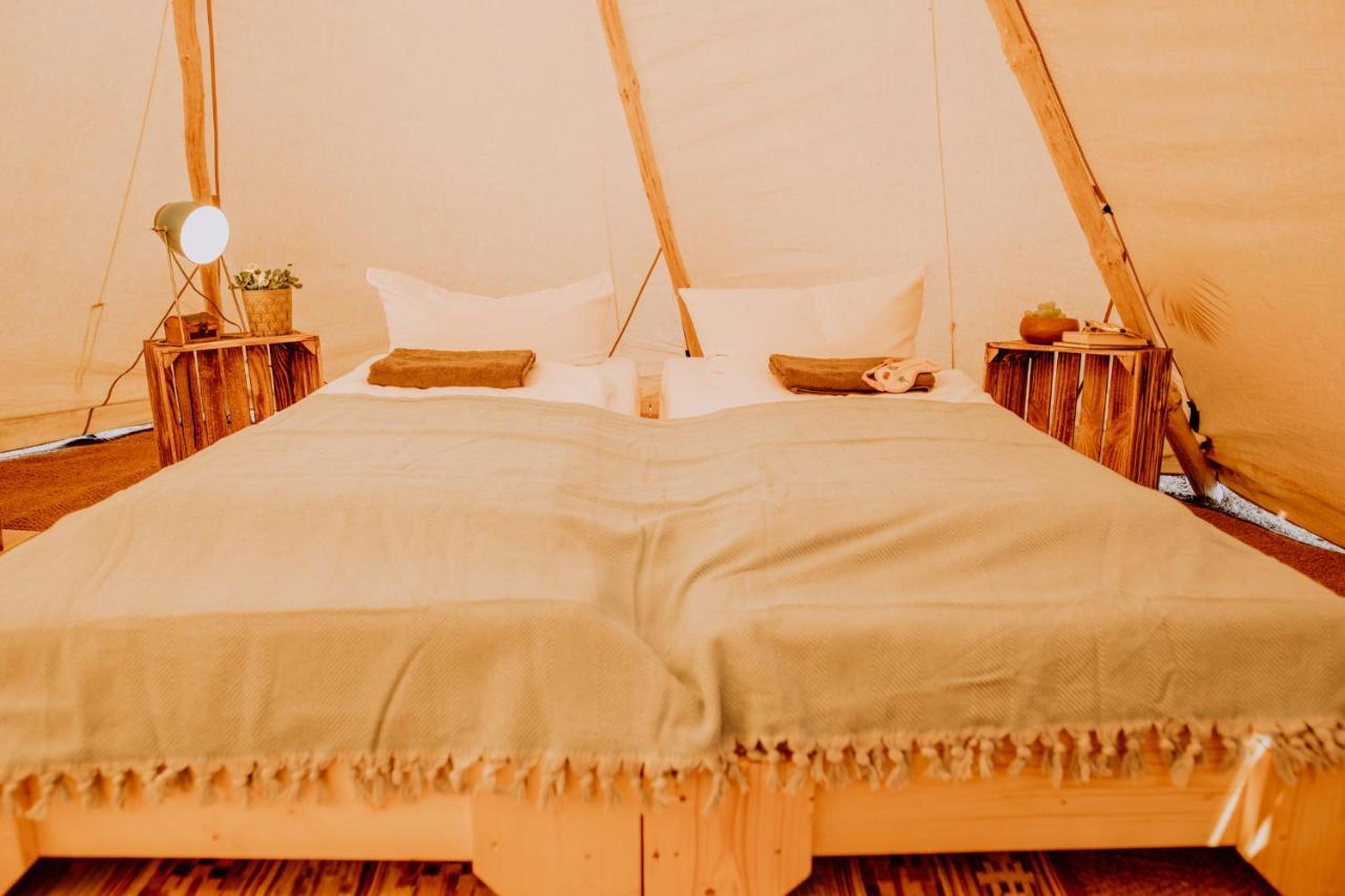Raus Und Gut Glamping Am Graebendorfer See Drebkau Eksteriør billede